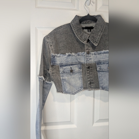 PrettyLittleThing Two-Tone Denim Cropped Jacket - Picture 3 of 5